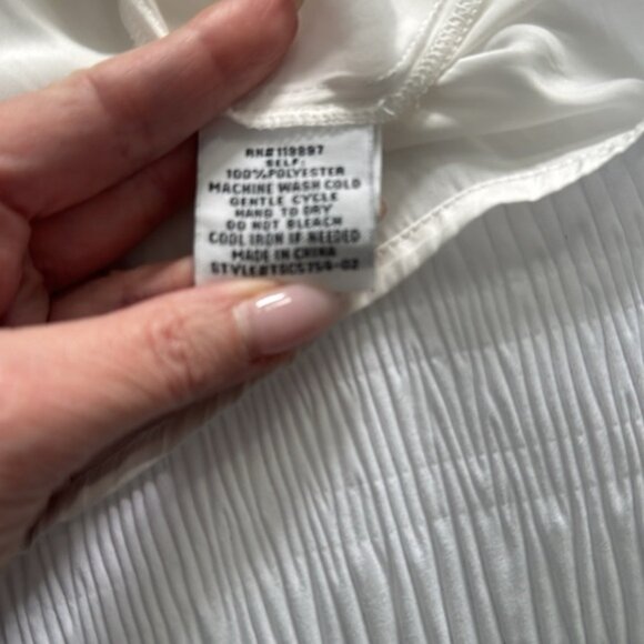 ❤️Collective Concepts Cream Puff Sleeve Blouse with Smocked Bib Collar - Picture 5 of 7